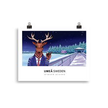 Load image into Gallery viewer, Poster of a deer drinking wine in front of the Kinabron by Nydalasjön