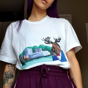 Girl wearing Ume Älv T-shirt made by Jonn Designs
